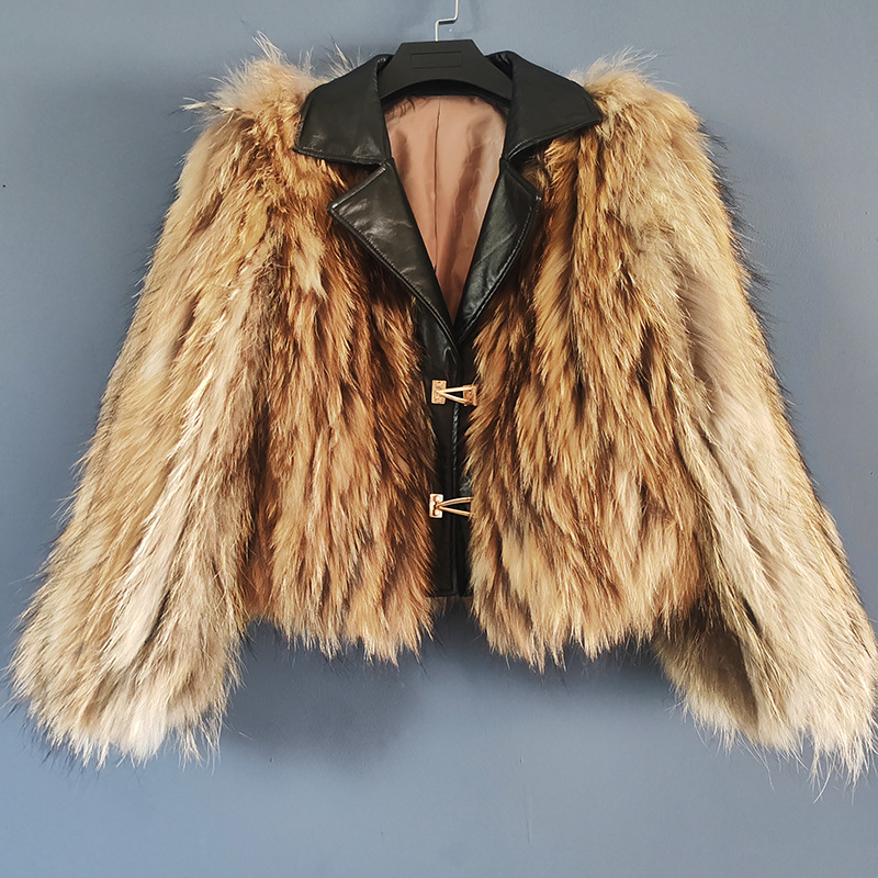 Женско палто от овча кожа с пухено кант, къс модел, есен 2024