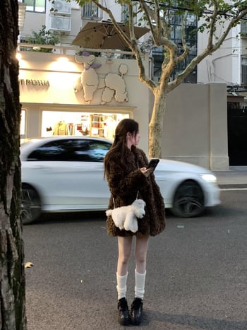 Яке от изкуствена козина за жени, корейски момичешки стил, квадратна яка, дълги ръкави, средна дължина 65-80 см