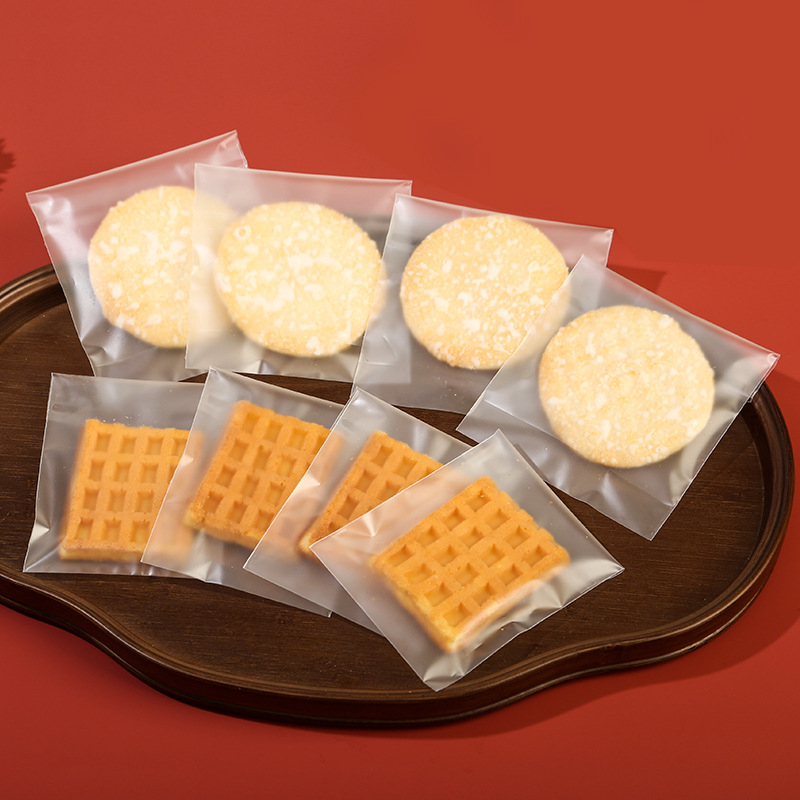 Sac autoadeziv mat pentru ambalaj de cofetărie, semi-transparent, material compozit, personalizare disponibilă