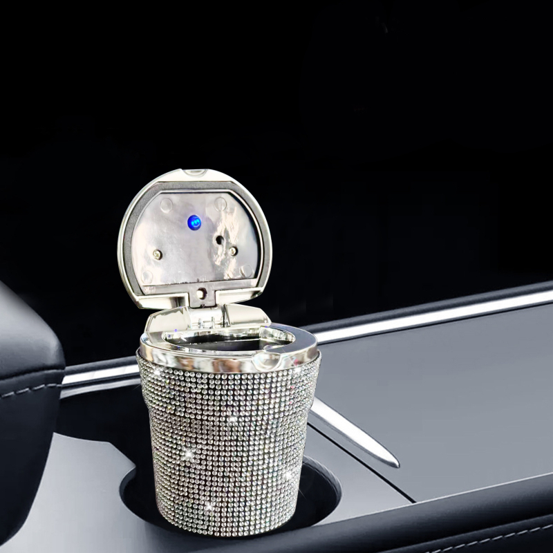 Auto pepeljara s kapom i LED svjetlom, dijamantni ugradnja, viseći dizajn s ventilacijom, plastično tijelo (Materijal: Plastika; Opseg primjene: Auto unutrašnje/ vanjsko; Težina: 120; Šifra artikla: JL0028; Prilagodba: Da)