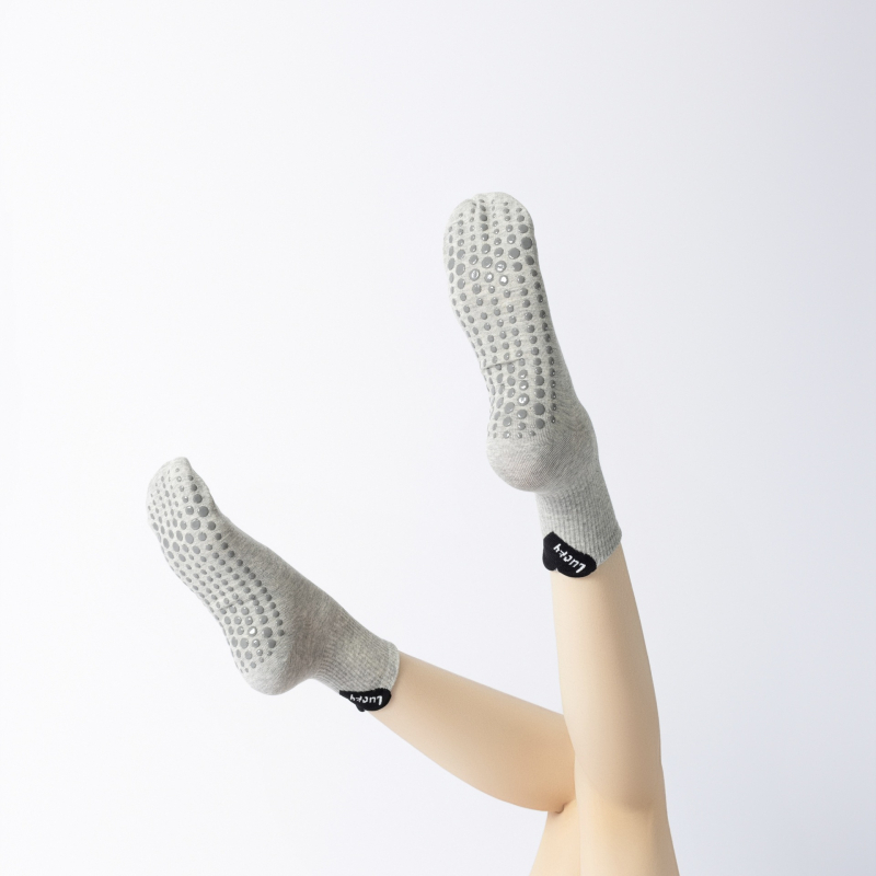 Ženske čarape za jogu do polovice potkoljenice; protuklizne; antibakterijske; upijaju znoj; pamuk