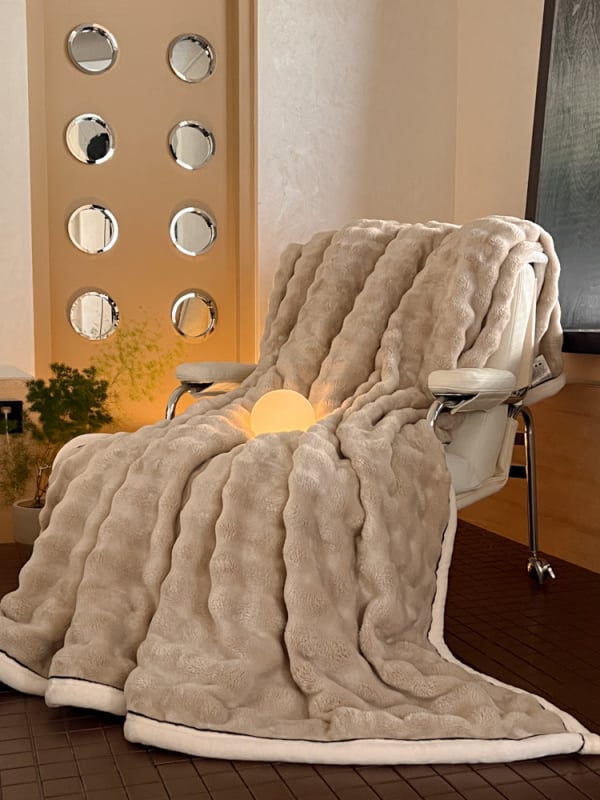 Flanel takaró egyszínű, poliészter, súly 300–500 g, egy rétegű, téli használatra