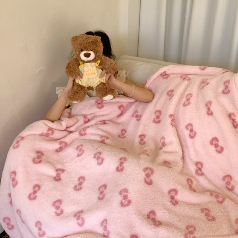 Tej-velúr pléd Milk Velvet Fleece - Graffiti minta, 500-800 g, típus Milk blanket, INS stílus, minden évszakban alkalmas