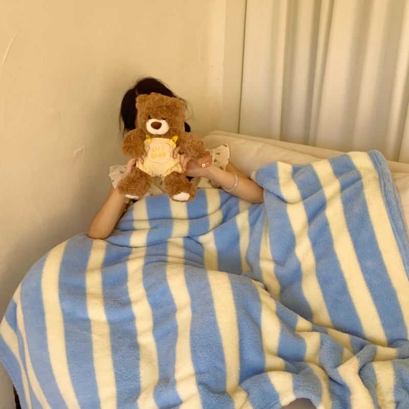 Tej-velúr pléd Milk Velvet Fleece - Graffiti minta, 500-800 g, típus Milk blanket, INS stílus, minden évszakban alkalmas