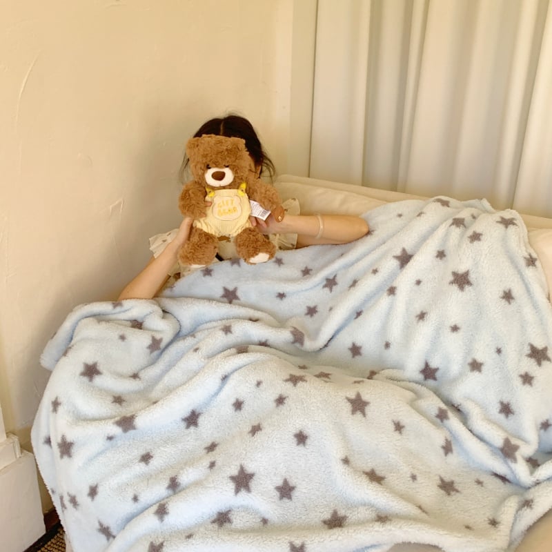 Tej-velúr pléd Milk Velvet Fleece - Graffiti minta, 500-800 g, típus Milk blanket, INS stílus, minden évszakban alkalmas