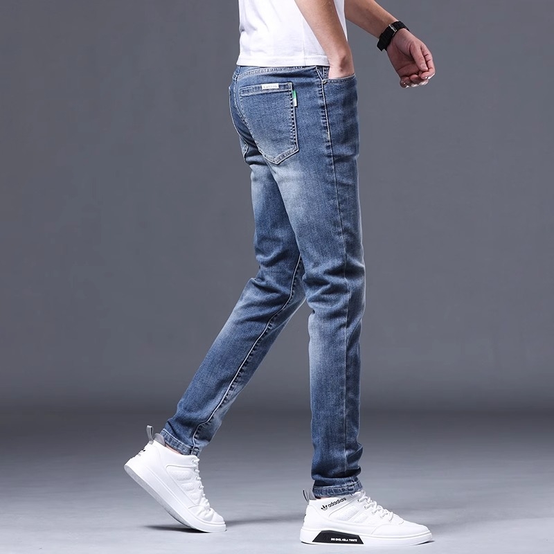 Muške traperice od pamuka s elastinom, srednji struk, straight kroj, kopčanje na gumbe, 3D krojenje