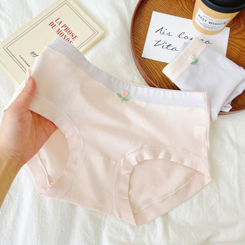 Női pamut antibakteriális, lélegző alsónemű, középmagas derekú, egyszínű, ágyéktáji bélés 50-70% pamut