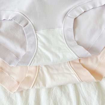 Női pamut antibakteriális, lélegző alsónemű, középmagas derekú, egyszínű, ágyéktáji bélés 50-70% pamut