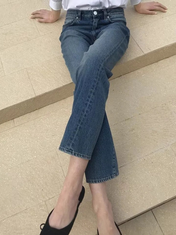 Τζιν από ντένιμ βαμβάκι, μεσαία μέση, ίσια γραμμή, patchwork στυλ, distressed λεπτομέρειες, 90–95% βασικό ύφασμα