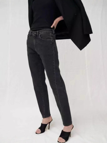 Τζιν από ντένιμ βαμβάκι, μεσαία μέση, ίσια γραμμή, patchwork στυλ, distressed λεπτομέρειες, 90–95% βασικό ύφασμα