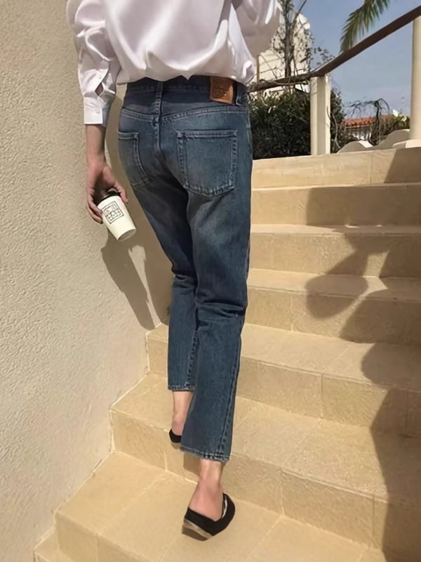 Τζιν από ντένιμ βαμβάκι, μεσαία μέση, ίσια γραμμή, patchwork στυλ, distressed λεπτομέρειες, 90–95% βασικό ύφασμα