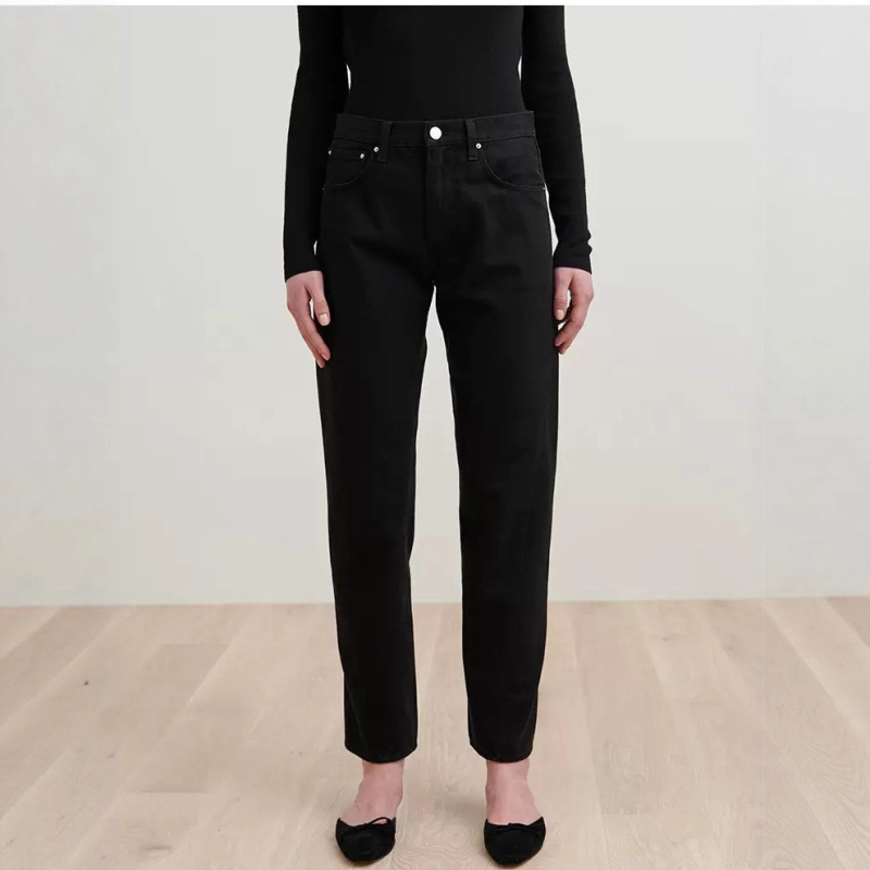 Τζιν από ντένιμ βαμβάκι, μεσαία μέση, ίσια γραμμή, patchwork στυλ, distressed λεπτομέρειες, 90–95% βασικό ύφασμα