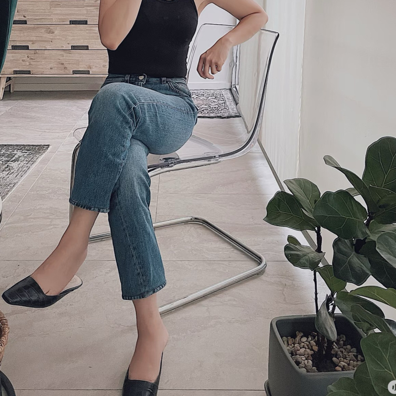 Τζιν από ντένιμ βαμβάκι, μεσαία μέση, ίσια γραμμή, patchwork στυλ, distressed λεπτομέρειες, 90–95% βασικό ύφασμα