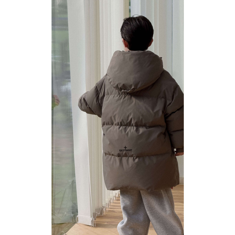 Gyerekeknek készült hosszú kapucnis tollas dzseki fehér kacsa tollal 86–90% töltet, poliészter külső és bélés, uniszex (8 év felett / 140 cm felett)