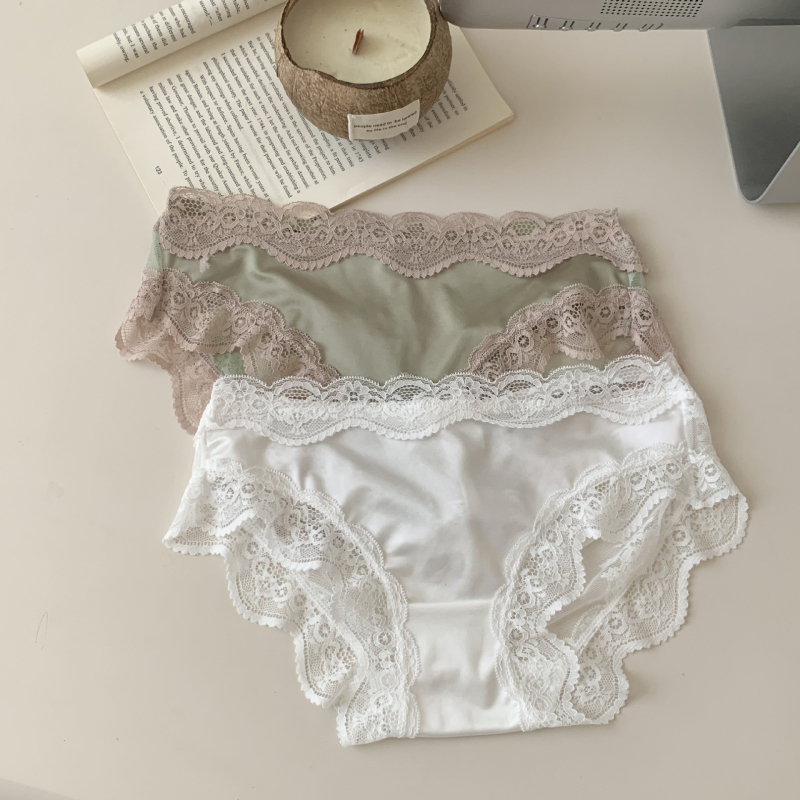Čipkaste gaćice s otvorom na stražnjem dijelu, prozračne, niski struk, pleteni materijal, najlon 95% s pamukovom podstavom