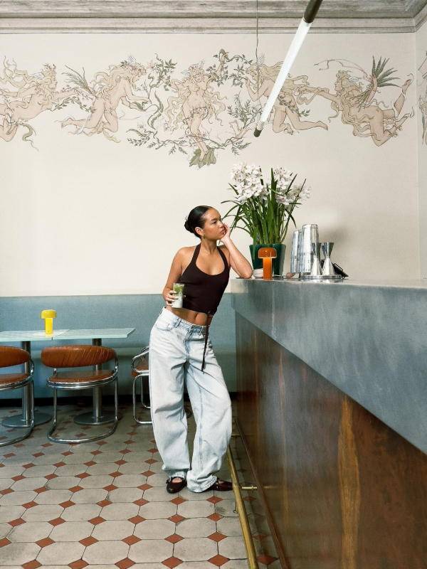 Női farmernadrág magas derekú, széles szárú, denim, pamut 50–70%, őszi 2025