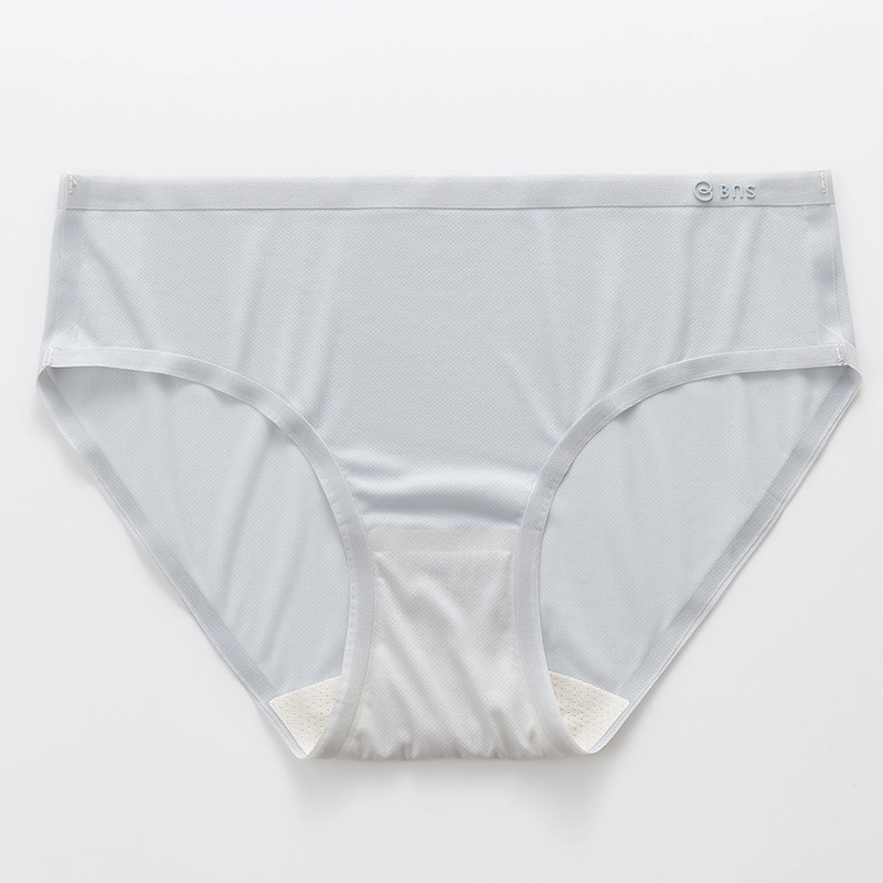 Ženske bezšivne gaćice od najlona — ultratanke, prozračne, srednje visine struka, podstava od regenerirane celulozne vlaknine 90-95%