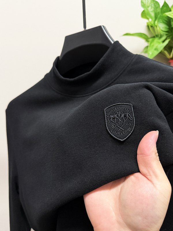 Termo majica s kapuljačom, lagani luksuzni stil; tkanina na bazi viskoze; izvezeni detalji; gusta, topla površina.