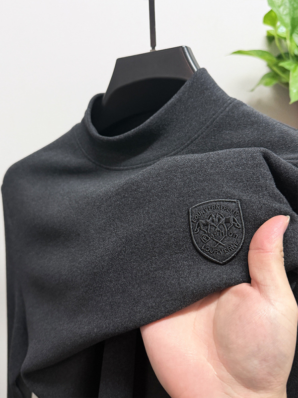 Termo majica s kapuljačom, lagani luksuzni stil; tkanina na bazi viskoze; izvezeni detalji; gusta, topla površina.