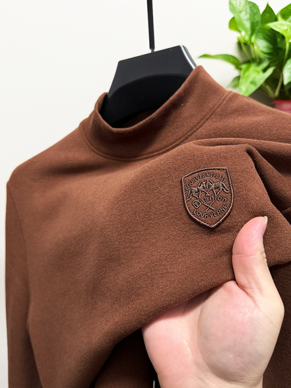 Termo majica s kapuljačom, lagani luksuzni stil; tkanina na bazi viskoze; izvezeni detalji; gusta, topla površina.