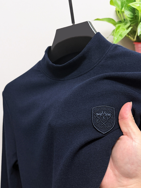 Termo majica s kapuljačom, lagani luksuzni stil; tkanina na bazi viskoze; izvezeni detalji; gusta, topla površina.