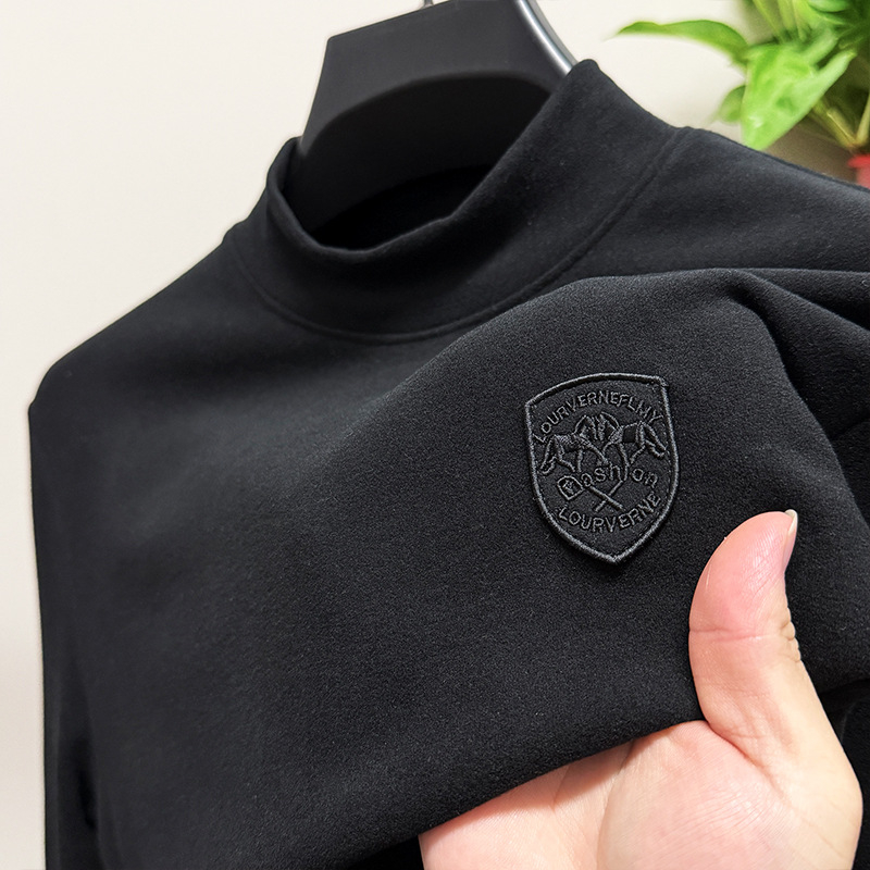 Termo majica s kapuljačom, lagani luksuzni stil; tkanina na bazi viskoze; izvezeni detalji; gusta, topla površina.