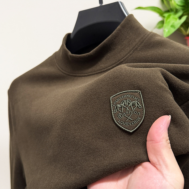 Termo majica s kapuljačom, lagani luksuzni stil; tkanina na bazi viskoze; izvezeni detalji; gusta, topla površina.