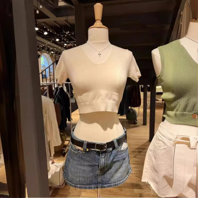 Плетен женски топ с V-образно деколте, Slim fit, акрилна материя, стандартни ръкави, летен модел 2024