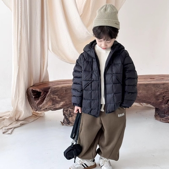 Παιδικό μπουφάν με γέμισμα από πούπουλα-βαμβάκι, παχύ ύφασμα βινύλον και επένδυση βινυλόν — Χειμώνας 2024