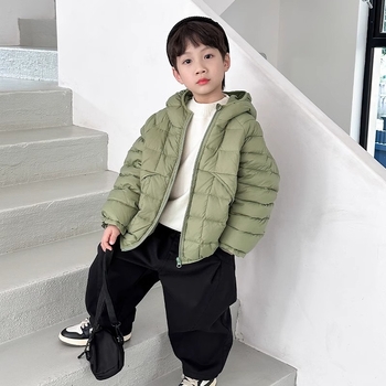 Παιδικό μπουφάν με γέμισμα από πούπουλα-βαμβάκι, παχύ ύφασμα βινύλον και επένδυση βινυλόν — Χειμώνας 2024