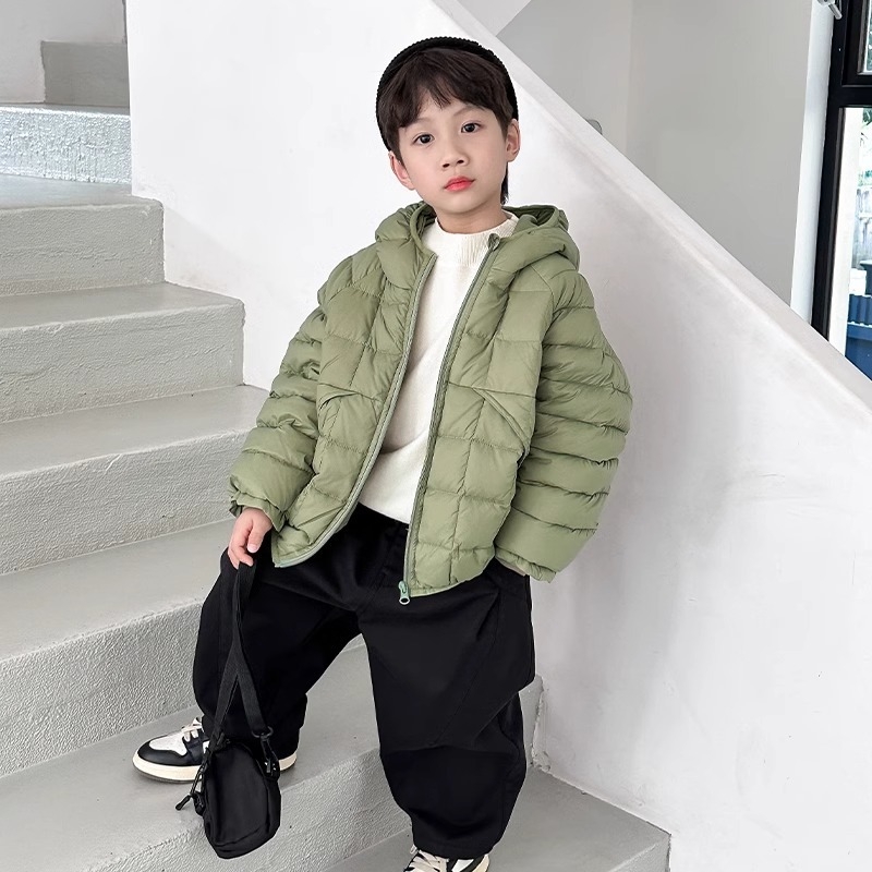 Παιδικό μπουφάν με γέμισμα από πούπουλα-βαμβάκι, παχύ ύφασμα βινύλον και επένδυση βινυλόν — Χειμώνας 2024