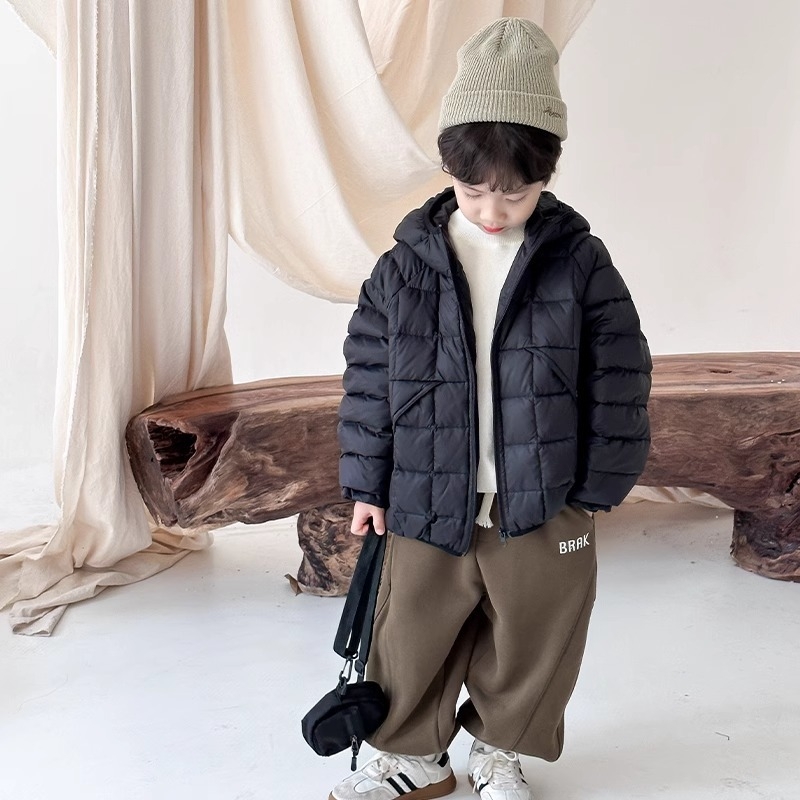 Παιδικό μπουφάν με γέμισμα από πούπουλα-βαμβάκι, παχύ ύφασμα βινύλον και επένδυση βινυλόν — Χειμώνας 2024