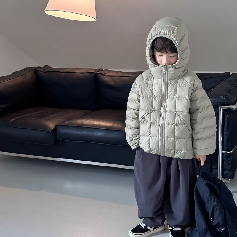 Παιδικό μπουφάν με γέμισμα από πούπουλα-βαμβάκι, παχύ ύφασμα βινύλον και επένδυση βινυλόν — Χειμώνας 2024