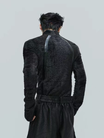 Pleteni top sa stojećim ovratnikom, debela tkanina od poliestera 70–90%, dizajn color blocking i patchwork, dugi rukav, slobodan kroj