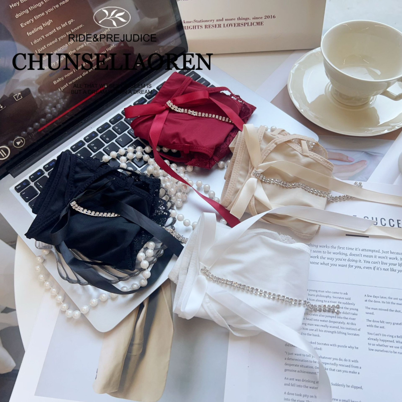 Chiloți damă din dantelă Jacquard, talie joasă, căptușeală din bumbac în zona intimă, țesătură principală: nylon 90–95%