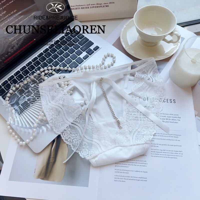 Chiloți damă din dantelă Jacquard, talie joasă, căptușeală din bumbac în zona intimă, țesătură principală: nylon 90–95%