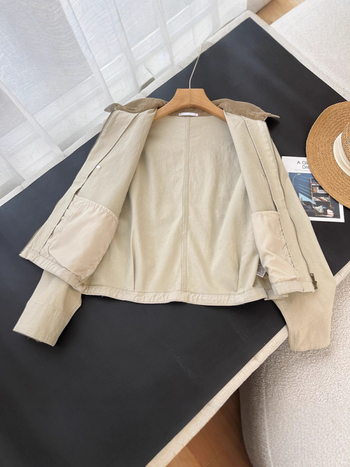 Jakna sa zipom, ovratnikom i džepovima — kolažni dizajn od pamukasto-mješavine materijala