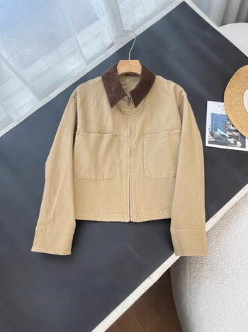 Jakna sa zipom, ovratnikom i džepovima — kolažni dizajn od pamukasto-mješavine materijala