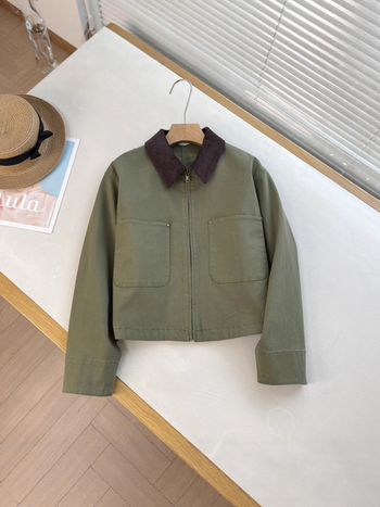 Jakna sa zipom, ovratnikom i džepovima — kolažni dizajn od pamukasto-mješavine materijala