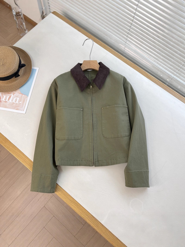 Jakna sa zipom, ovratnikom i džepovima — kolažni dizajn od pamukasto-mješavine materijala