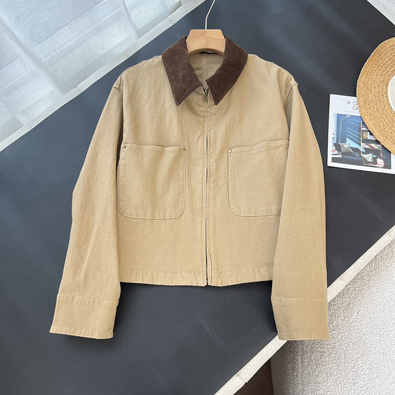 Jakna sa zipom, ovratnikom i džepovima — kolažni dizajn od pamukasto-mješavine materijala