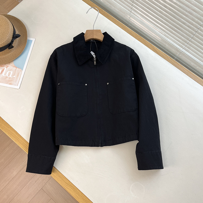 Jakna sa zipom, ovratnikom i džepovima — kolažni dizajn od pamukasto-mješavine materijala