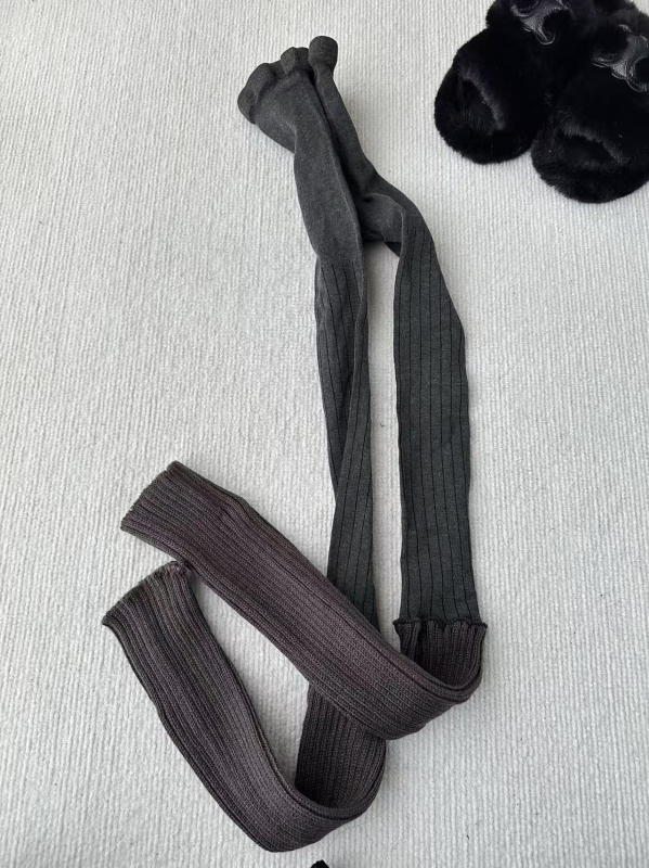 Pletene legice od pamuka i elastana za jesen-zimu, model u usklađenim bojama, visoka elastičnost, debeli topli materijal, uski kroj s ravnim nogavicama, jesen 2025