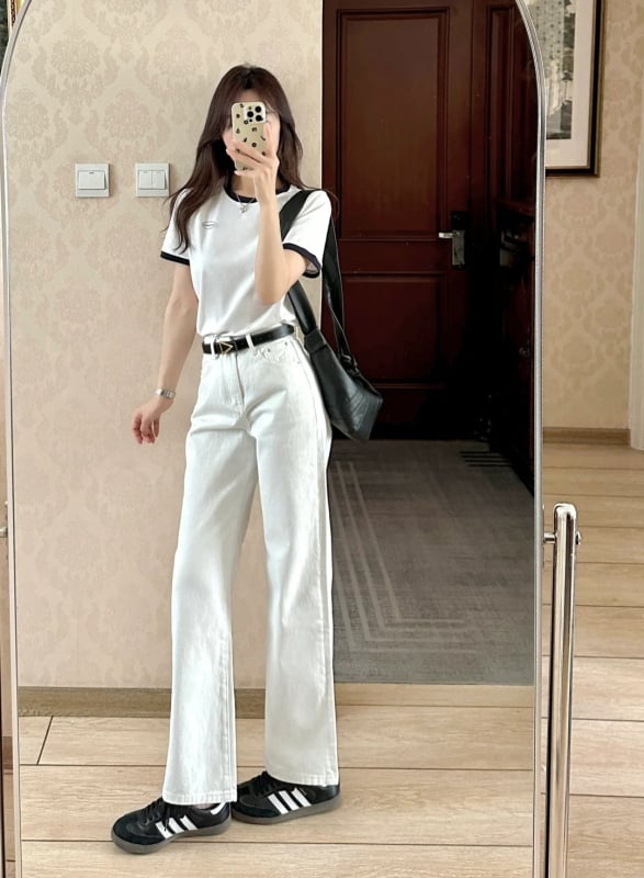 Дънки с прав силует и висока талия; 70–80% памук; висока еластичност; пролет 2026