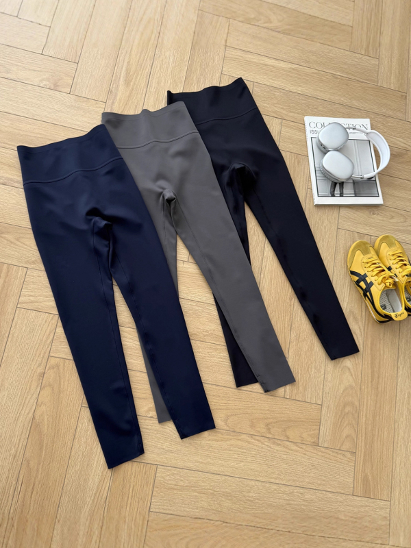 Pantaloni de yoga pentru femei, talie înaltă, căptuți cu fleece, croială tridimensională, slim-fit, nylon 74% / spandex 26%