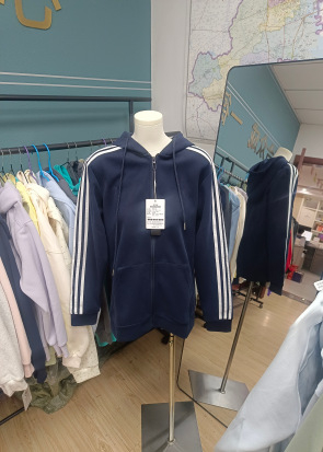 Ženska koreanskog stila zip cardigan s tri pruge baseball dizajnom, pamuk-poliester smjesa, stojeći ovratnik, dugi rukavi, opušten kroj, dužina 40–50 cm