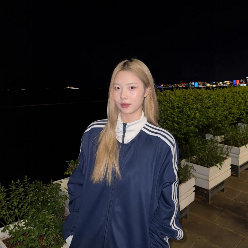 Ženska koreanskog stila zip cardigan s tri pruge baseball dizajnom, pamuk-poliester smjesa, stojeći ovratnik, dugi rukavi, opušten kroj, dužina 40–50 cm