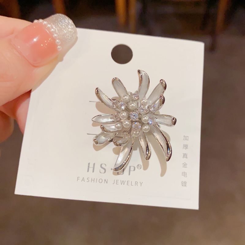 Broš • Bakreni materijal • Ženski lagani luksuzni stil • Oblik cvijeta • Pravo pozlaćivanje • Višenamjenski dodatak