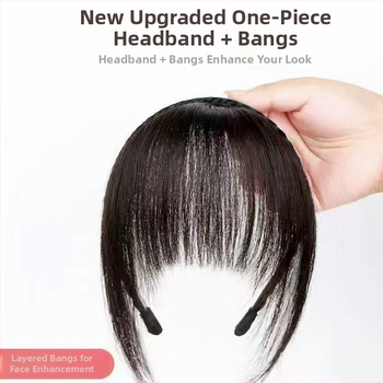 Perucă cu bandă pentru păr integrată, cu păr pe firuri laterale și breton pentru acoperirea părului gri. Material: sârmă rezistentă la temperaturi înalte • Poate fi vopsită și îndreptată • Tip breton: drept sau înclinat