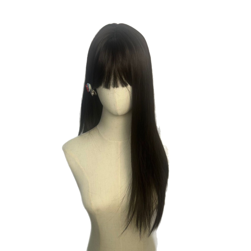 Perucă – păr lung drept; fibre de mătase rezistente la temperaturi înalte; producție mecanică; poate fi vopsită și tratată; breton drept; schimbare a coafurii